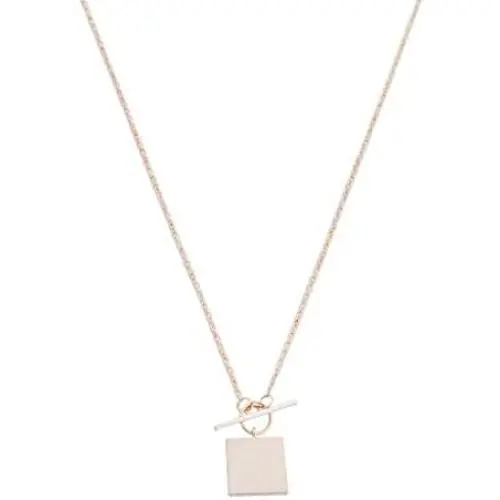HONEYCAT Gwyneth Toggle Pendant Charm Necklace in Gold, Rose Gold, or Silver | Minimalist, Delicate Jewelry HONEYCAT Gwyneth Toggle Pendant Charm Necklace in Gold, Rose Gold, or Silver | Minimalist, Delicate Jewelry