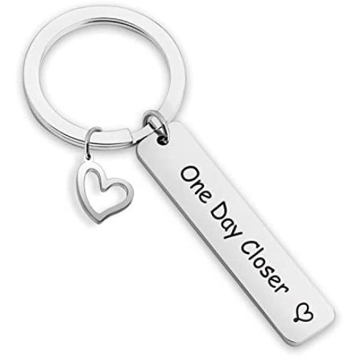 Eigso One Day Closer Keychain Long Distance Relationship Keychain Deployment Gift Military Jewelry Gifts Wife Girlfriend (One Day Closer KR)