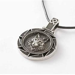 HAQUIL Wolf Necklace - Metal Alloy, Round Wolf Medallion Pendant - Leather Cord, 19.7''