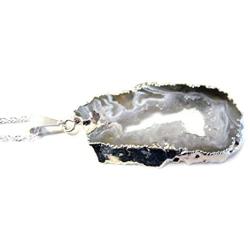 Kiola Designs Sliced Agate Geode Pendant Necklace