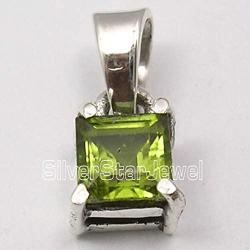 SilverStarJewel Square Peridot Necklace Pendant 0.6'' 925 Pure Silver Wedding Gemstone