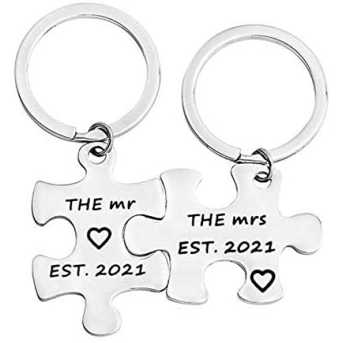 FUSTMW Couple Wedding Gifts Mr Mrs Est 2021 Keychain Set Newlyweds Gifts Wife Husband Engagement Gifts