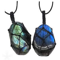 Labradorite Crystal Pendant Necklace, Hand-Knitted Reiki Healing Chakra Crystal Necklace, Natural Polished Palm Blue Moonstone Labradorite Raw Stone Jewelry for Women Men(2Pcs)