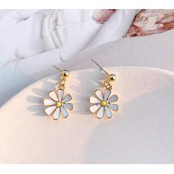 HANGO fashion all-match creative earrings, resin petal earrings, multilayer daisy flower earrings, acrylic sweet earrings, suitable for Valentines Day gifts, birthday parties, and Mothers Day gifts