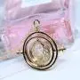 YienDoo Vintage Sand Clock Necklace Sand Glass Large Pendant Hourglass Pendant Time-Turner Necklace Jewelry for Women and Girls (Gold)