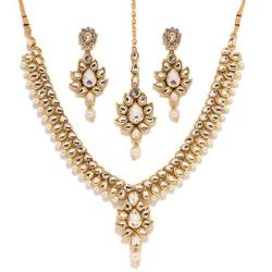 Bindhani Womens Indian Style Jewelry Bridal Wedding Crafted Brides Fashion Gold Plated Kundan Choker Necklace Earrings Tikka Bollywood Party Wear Jewellery Tika Set For Bridemaids