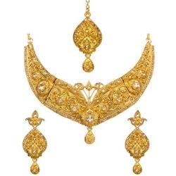Bindhani Indian Jewelry Wedding Party Wear Bridal Bridemaids Crafted Golden Kundan Choker Necklace Earrings Tikka Set Designer Bollywood Style Jewellery Tika Set For Women