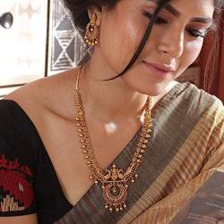 Tarinika Kanti Gold-Plated Indian Jewelry Set with Necklace and Earrings - White Red