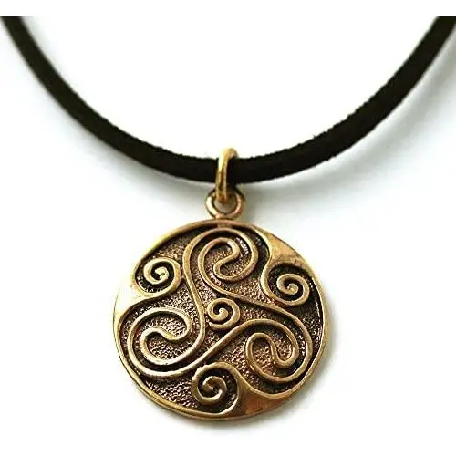 LynnAround Bronze Engraved Celtic Knot Triskelion Necklace Pendant Charm Vintage Thailand Made Jewelry LynnAround Bronze Engraved Celtic Knot Triskelion Necklace Pendant Charm Vintage Thailand Made Jewelry